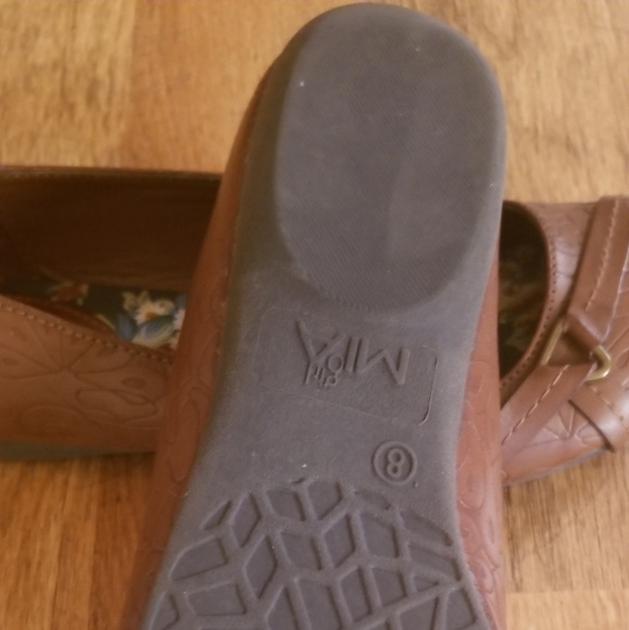 Cute brown flats size 8 - Picture 4 of 4